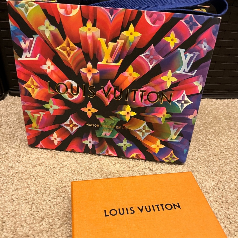 Louis Vuitton women’s bracelet ✨